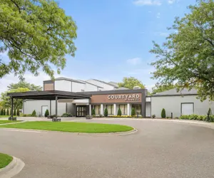 Photo 2 - Courtyard by Marriott Detroit Metropolitan Airport Romulus