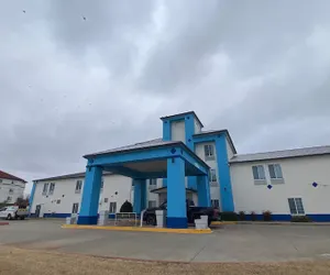 Photo 2 - Days Inn by Wyndham Dodge City