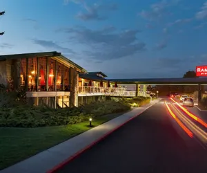 Photo 2 - Ramada by Wyndham Spokane Airport