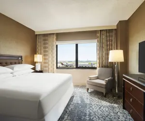 Photo 2 - Sheraton Suites Chicago O'Hare