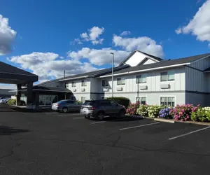 Photo 2 - SureStay Plus Hotel by Best Western Post Falls