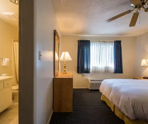 Photo 4 - Coral Reef Inn & Suites