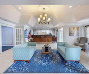 Photo 2 - Best Western Spring Hill Inn & Suites