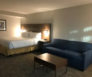 Photo 4 - Holiday Inn Express & Suites Camarillo, an IHG Hotel