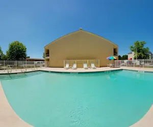 Photo 4 - Travelodge by Wyndham North Charleston