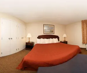 Photo 3 - Travelodge by Wyndham North Charleston