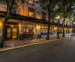 Photo 2 - Staypineapple, A Delightful Hotel, South End