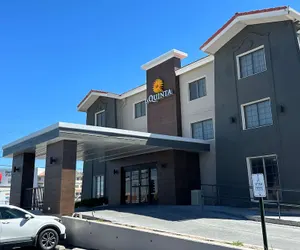 Photo 2 - La Quinta Inn by Wyndham Albuquerque Airport