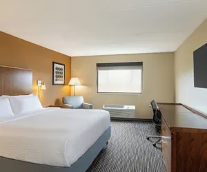 Photo 5 - Four Points by Sheraton Milwaukee Airport