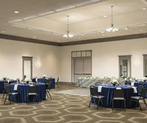 Photo 4 - Four Points by Sheraton Milwaukee Airport