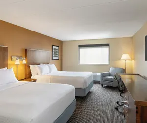 Photo 4 - Four Points by Sheraton Milwaukee Airport