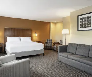 Photo 3 - Four Points by Sheraton Milwaukee Airport