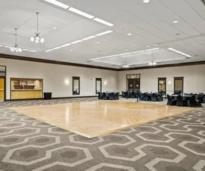 Photo 4 - Royce Hotel