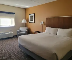 Photo 2 - Royce Hotel