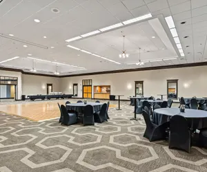 Photo 5 - Royce Hotel