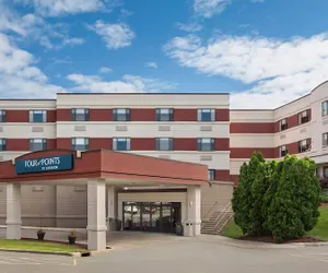 Photo 2 - Royle Hotel Milwaukee Airport