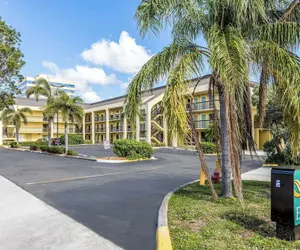 Photo 2 - Quality Inn Palm Beach International Airport