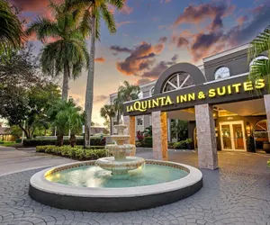 Photo 2 - La Quinta Inn & Suites by Wyndham Coral Springs South