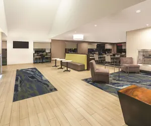 Photo 5 - La Quinta Inn & Suites by Wyndham Philadelphia Airport