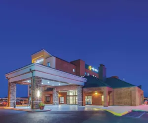 Photo 2 - La Quinta Inn & Suites by Wyndham Philadelphia Airport