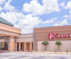 Photo 2 - Ramada by Wyndham Macon