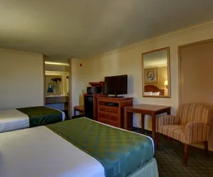 Photo 3 - Ramada by Wyndham Macon