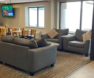 Photo 4 - Quality Inn Arena