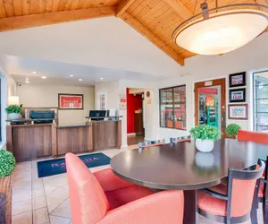 Photo 2 - Ramada by Wyndham Mountain View