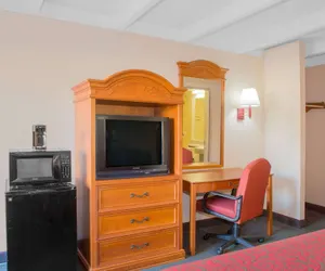 Photo 5 - Days Inn by Wyndham Tallahassee University Center