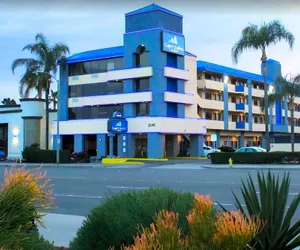 Photo 2 - Capri Suites Anaheim