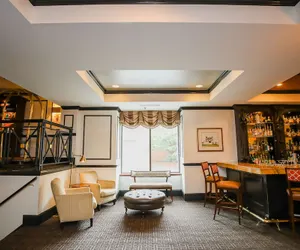 Photo 3 - The Dunhill Hotel