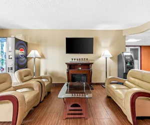 Photo 5 - Super 8 by Wyndham Sturtevant/Racine