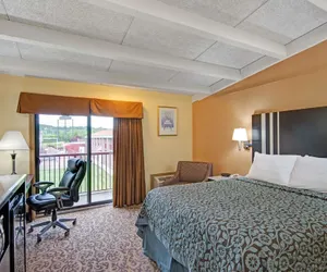 Photo 2 - Days Inn by Wyndham Washington Pennsylvania