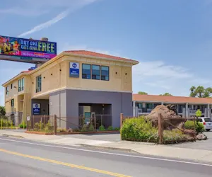 Photo 2 - Best Western Sandman Hotel