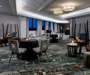 Photo 4 - Renaissance Mobile Riverview Plaza Hotel