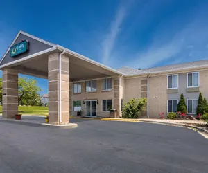 Photo 2 - Quality Inn Aurora - Naperville Area