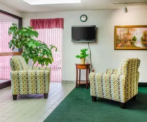 Photo 3 - Econo Lodge Mifflintown
