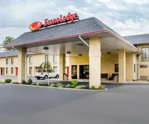 Photo 2 - Econo Lodge Mifflintown