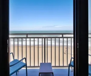 Photo 4 - Holiday Inn Express Hotel & Suites Va Beach Oceanfront, an IHG Hotel