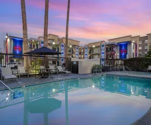 Photo 2 - Best Western Courtesy Inn Hotel - Anaheim Resort at the Park