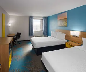 Photo 3 - Days Inn & Suites by Wyndham Northwest Indianapolis