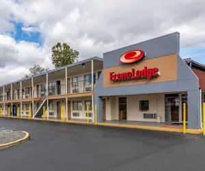 Photo 2 - Econo Lodge North