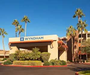 Photo 2 - Wyndham Phoenix Airport/Tempe