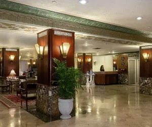 Photo 2 - Hilton Cincinnati Netherland Plaza