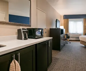 Photo 2 - Holiday Inn Express Bellingham by IHG