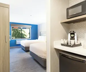 Photo 3 - Holiday Inn Express Bellingham by IHG