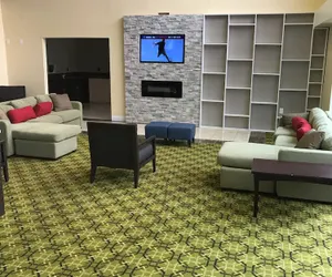 Photo 5 - Days Inn & Suites by Wyndham Rochester Hills MI