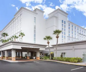 Photo 2 - Holiday Inn & Suites Across From Universal Orlando by IHG