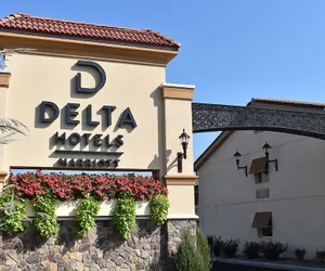 Photo 2 - Delta Hotels by Marriott Indianapolis East