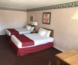 Photo 2 - Travelodge by Wyndham Mackinaw City